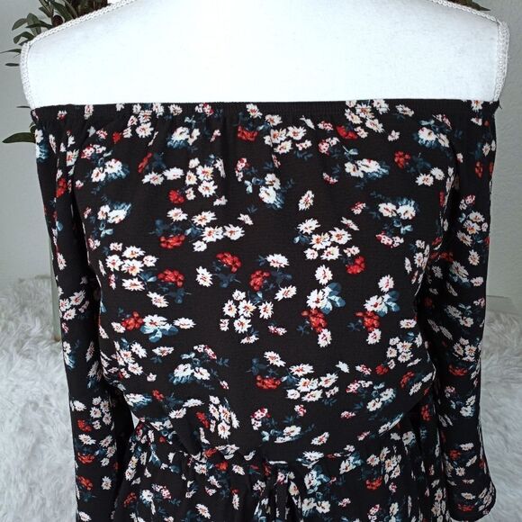NO BOUNDARIES BLACK, RED, WHITE & BLUE FLORAL OFF-THE-SHOULDER ROMPER SZ.XS EUC - Picture 3 of 8